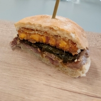 Burger croustillant au bœuf Pepito avec cheddar et bacon